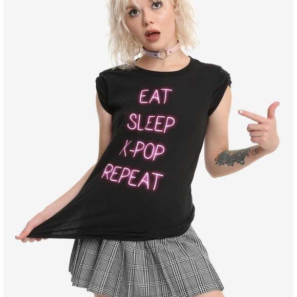 Hot Topic k-pop tee juniors medium - Picture 4 of 4